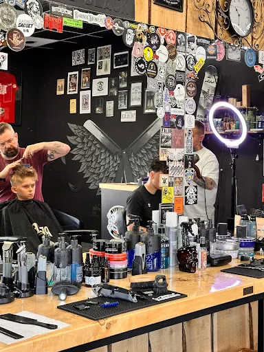 KALIFORNIA BARBERSHOP (dawniej The Black Barbershop) PASAŻ PODMIEJSKI